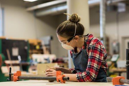 Woman at work exposed to occupational allergic rhinitis